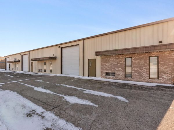 105 Wilmont Dr, Waukesha, WI 53189
