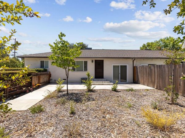 5652 Broadway, Sacramento, CA 95820