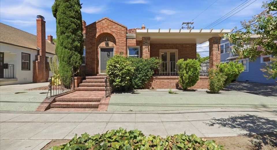 816 Alhambra Blvd, Sacramento, CA 95816 Photo