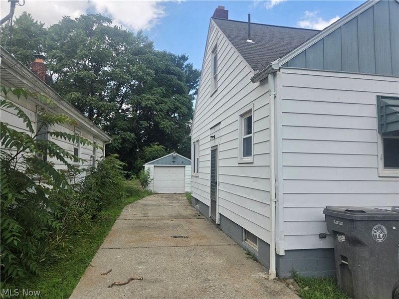 568 E Lucius Avenue, Youngstown, OH 44502 Photo 2