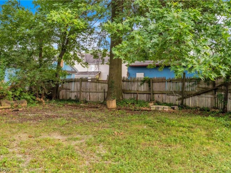 298 Sumner Court, Akron, OH 44311 Photo 4