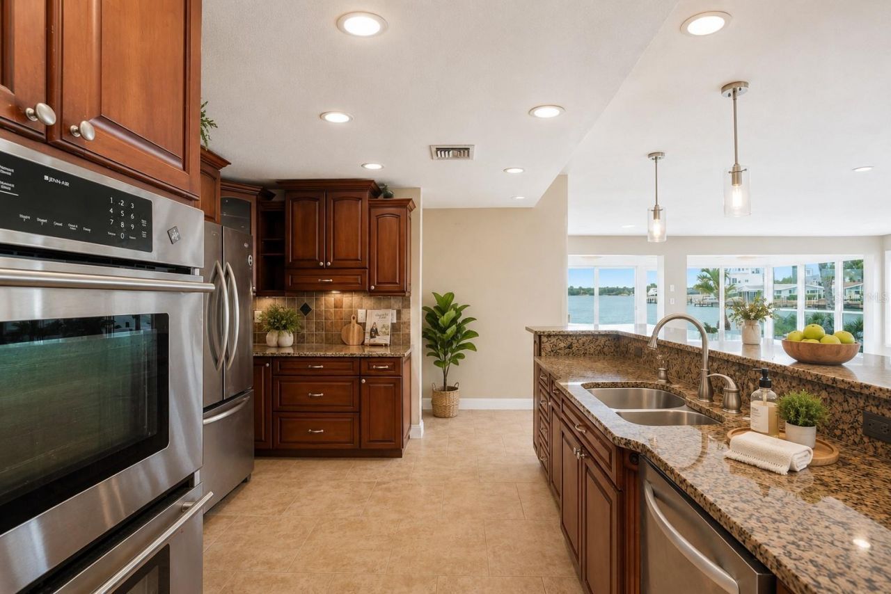 16115 4th Street E, Redington Beach, FL 33708 Photo