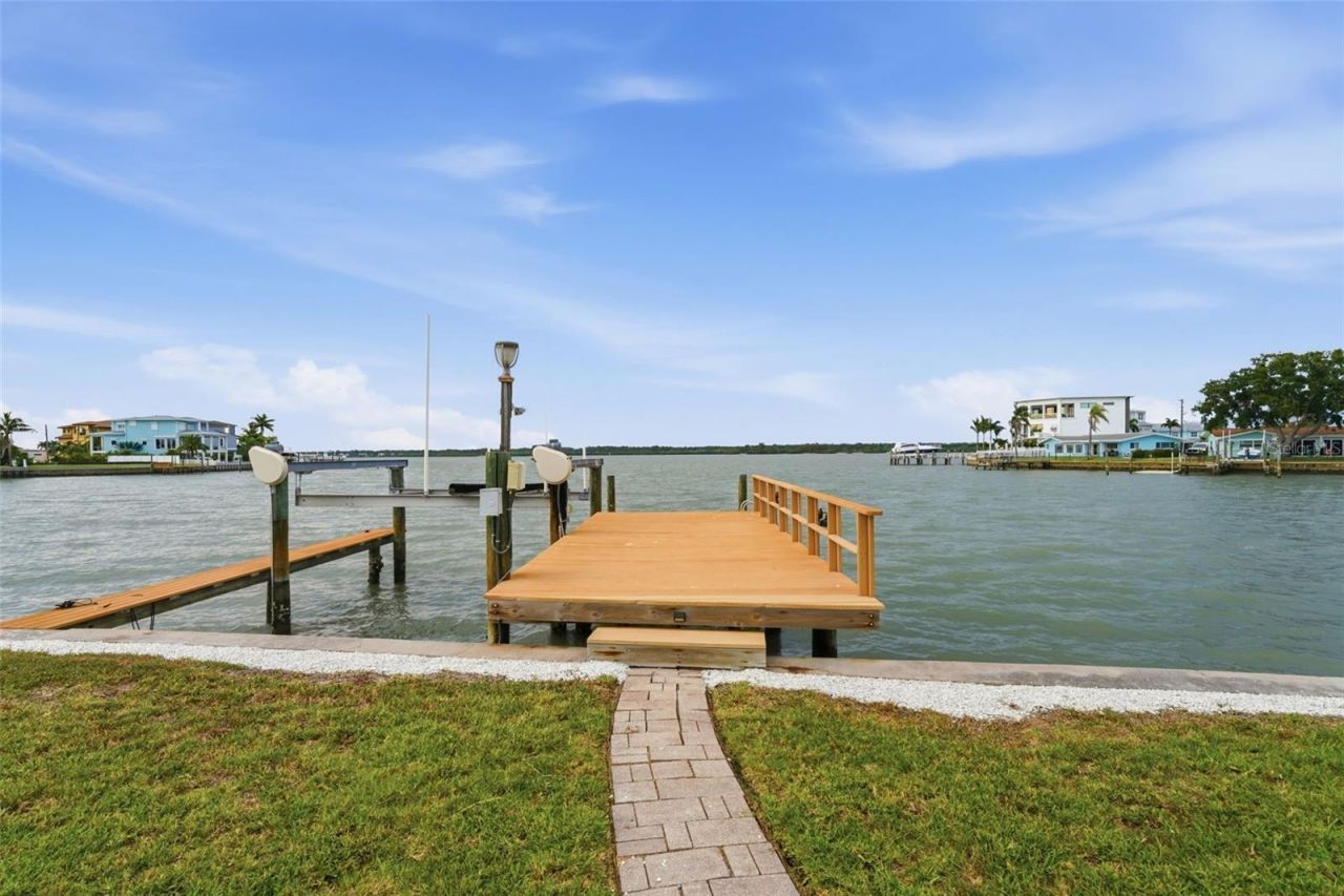 16115 4th Street E, Redington Beach, FL 33708 Photo