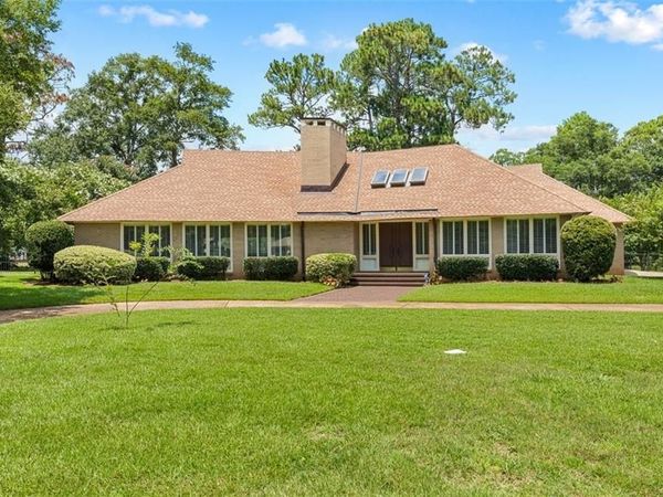 4170 Spring Valley Drive N, Mobile, AL 36693