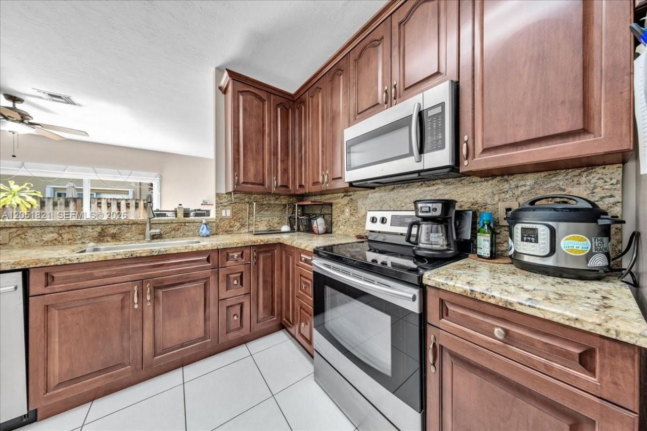 16138 Emerald Cove Rd, Weston, FL 33331 Photo