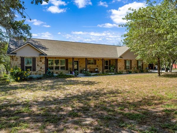 170 MONTESITO LN, Floresville, TX 78114