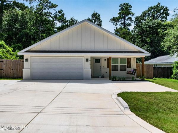 975 Luawai Way, Diamondhead, MS 39525