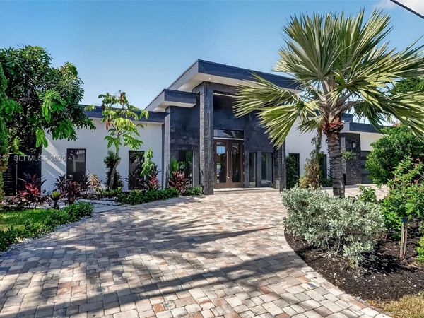 2832 NE 24th Ct , Fort Lauderdale, FL 33305