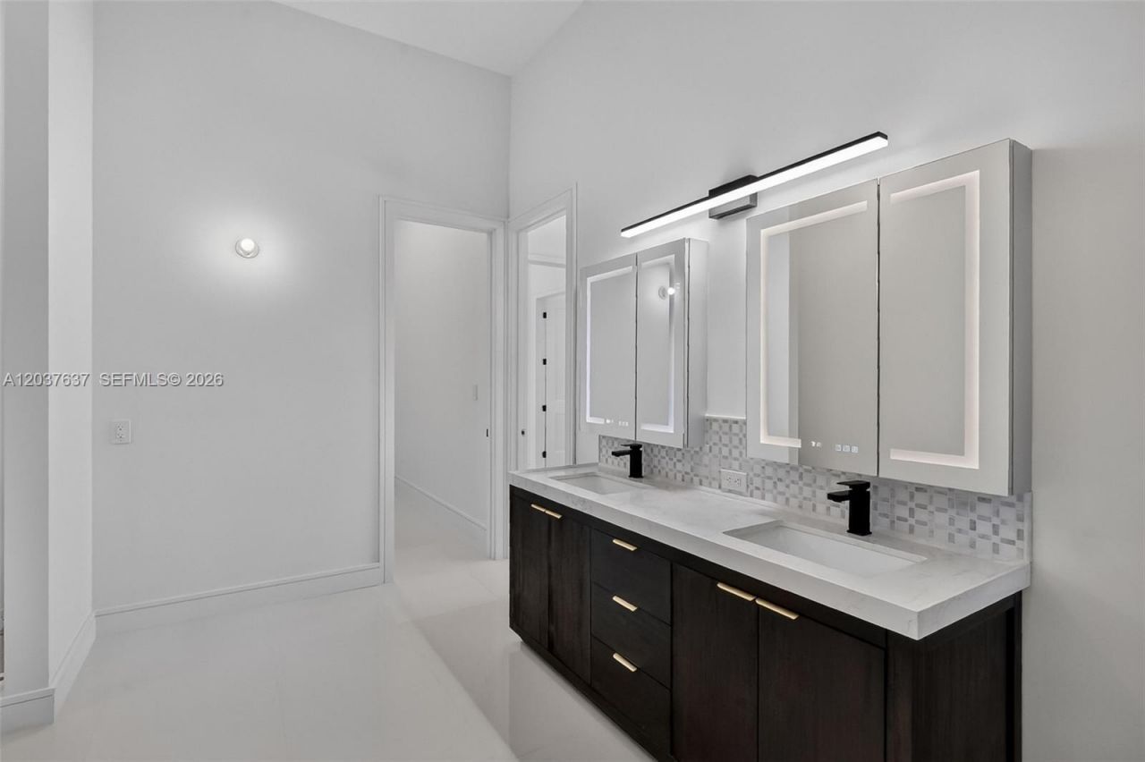 2832 NE 24th Ct , Fort Lauderdale, FL 33305 Photo