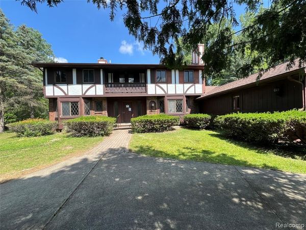 1250 Club Drive, Bloomfield Hills, MI 48302