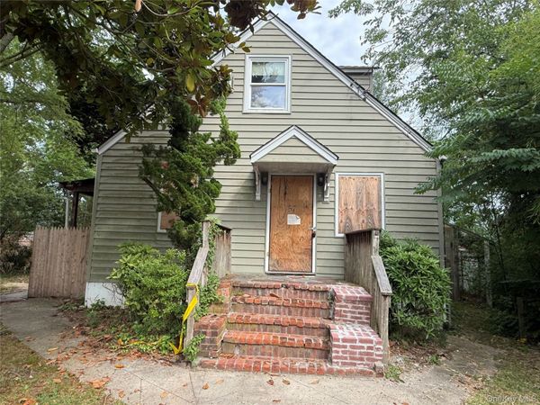 57 Clinton Avenue , Patchogue, NY 11772