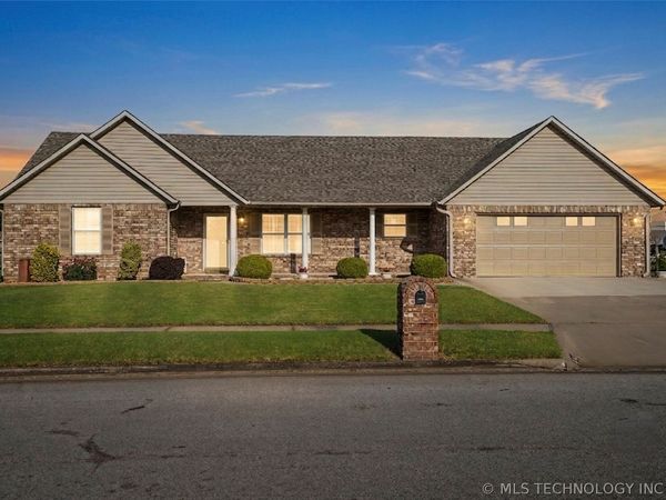 1404 S Oklahoma , Pryor, OK 74361
