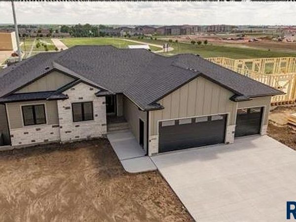 6505 E Fieldview St, Sioux Falls, SD 57110