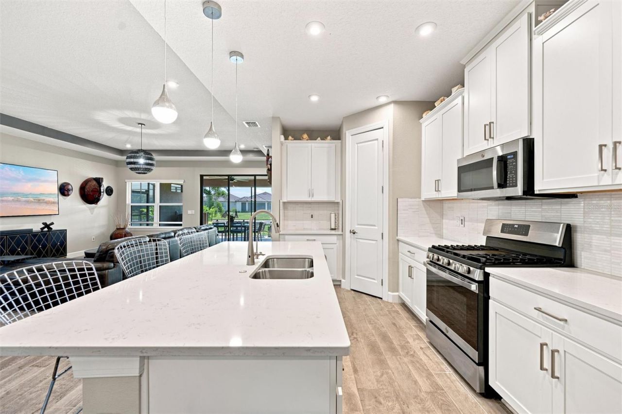 11115 Devonbridge Drive , Palmetto, FL 34221 Photo