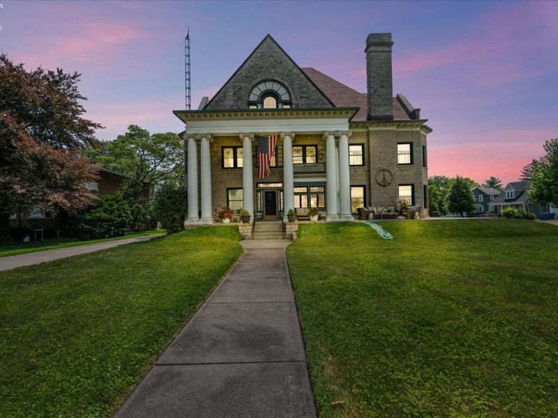 504 E Perry Street, Port Clinton, OH 43452 Photo 2