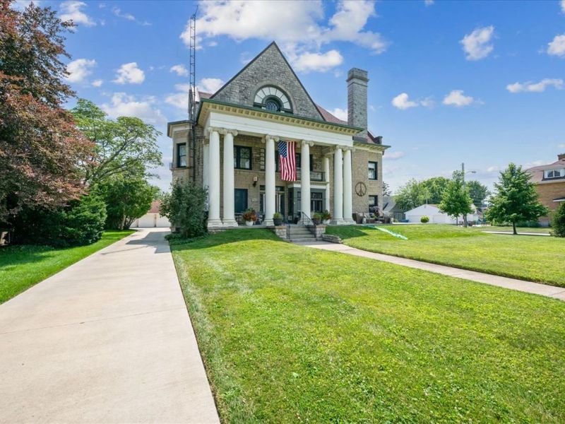 504 E Perry Street, Port Clinton, OH 43452 Photo 3