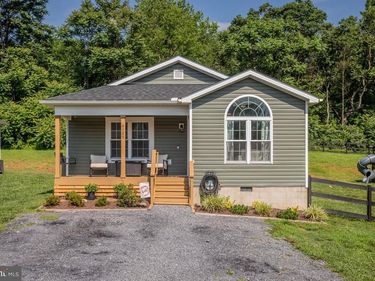 6127 MOORE AVENUE , MOUNT JACKSON, VA 22842