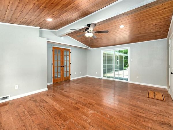 7132 Parallel Parkway, Kansas City, KS 66112