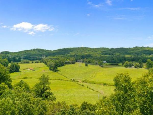 1913 Dry Fork Valley Rd, Philadelphia, TN 37846