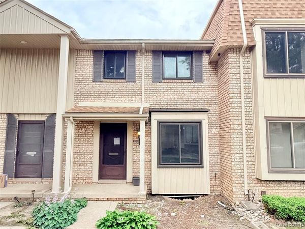 29105 Yorkshire Lane, Warren, MI 48088