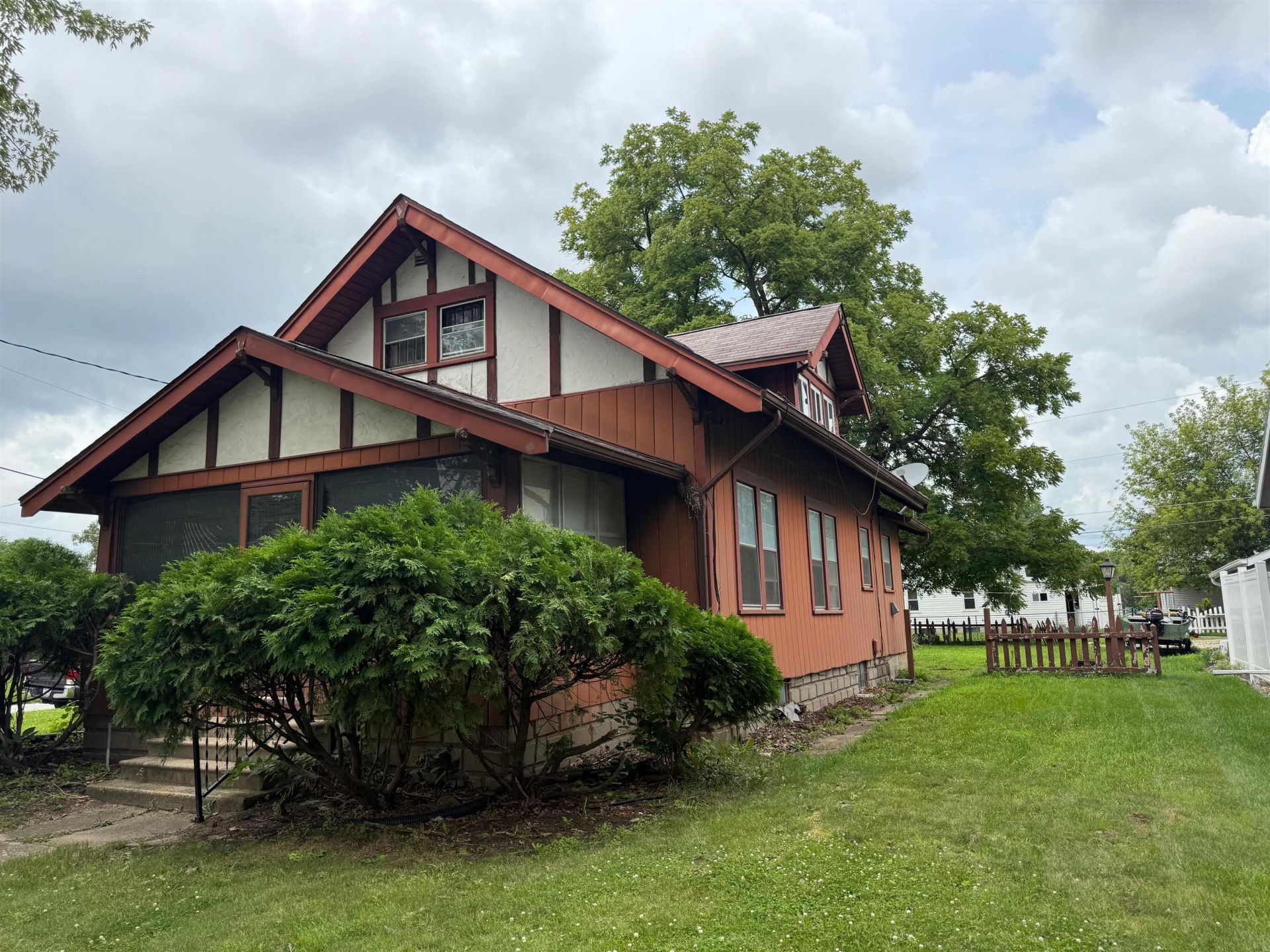 2232 W 3rd Street, Waterloo, IA 50702 Main Photo