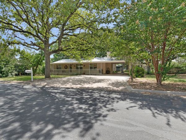 208 Oak St, Burnet, TX 78611