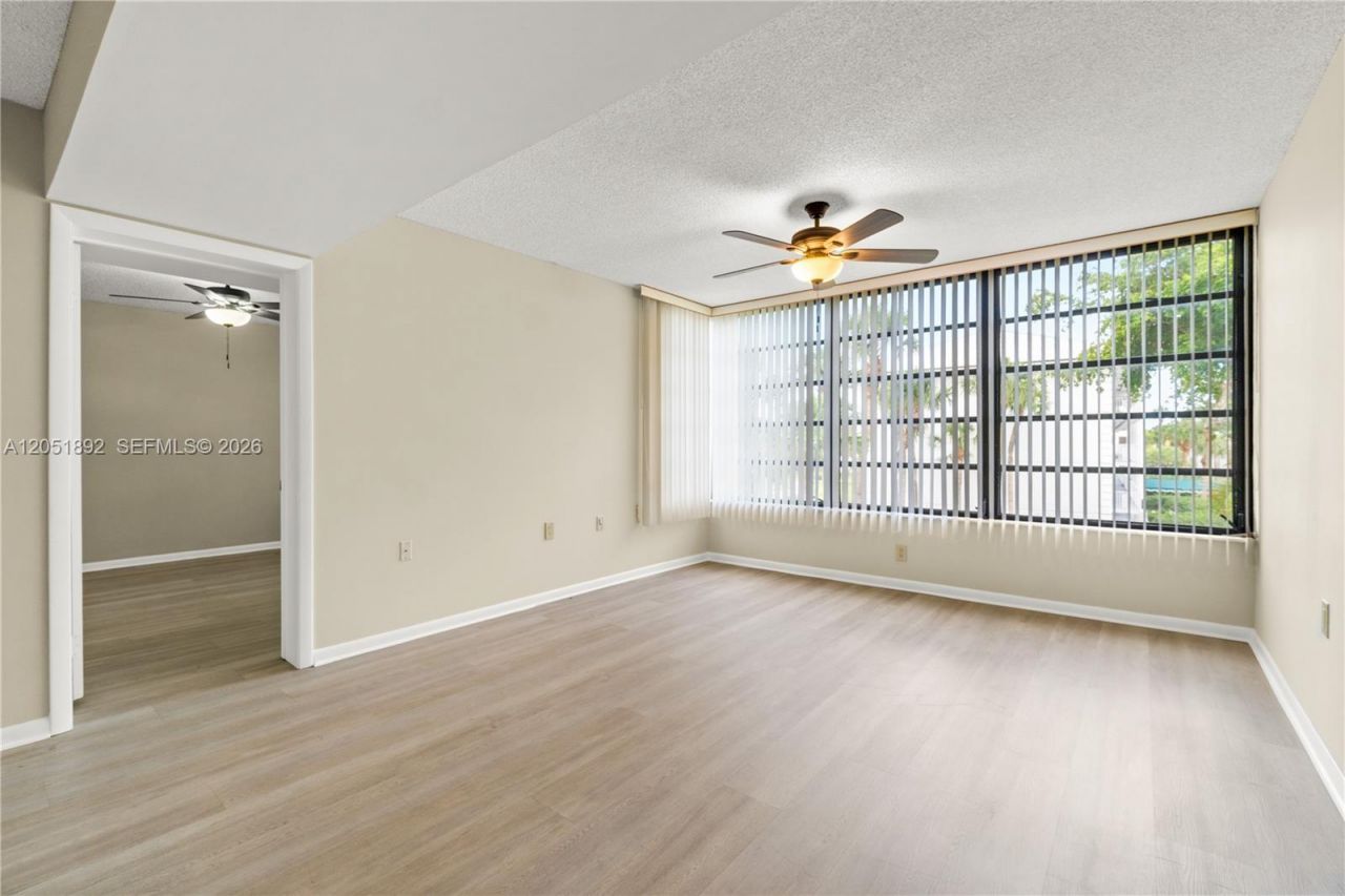 3650 Whitehall Dr , Unit 305, West Palm Beach, FL 33401 Photo