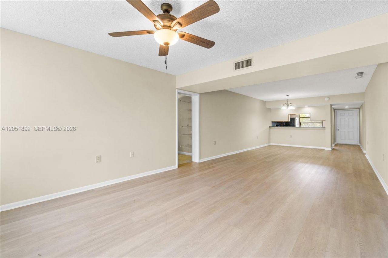 3650 Whitehall Dr , Unit 305, West Palm Beach, FL 33401 Photo