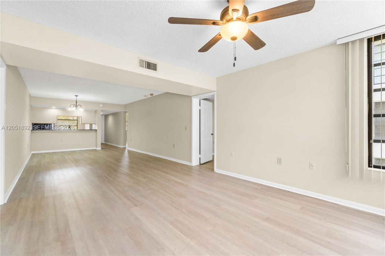 3650 Whitehall Dr , Unit 305, West Palm Beach, FL 33401 Photo