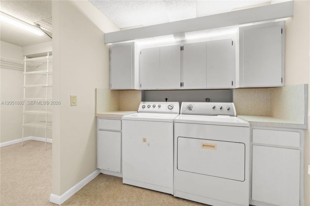3650 Whitehall Dr , Unit 305, West Palm Beach, FL 33401 Photo