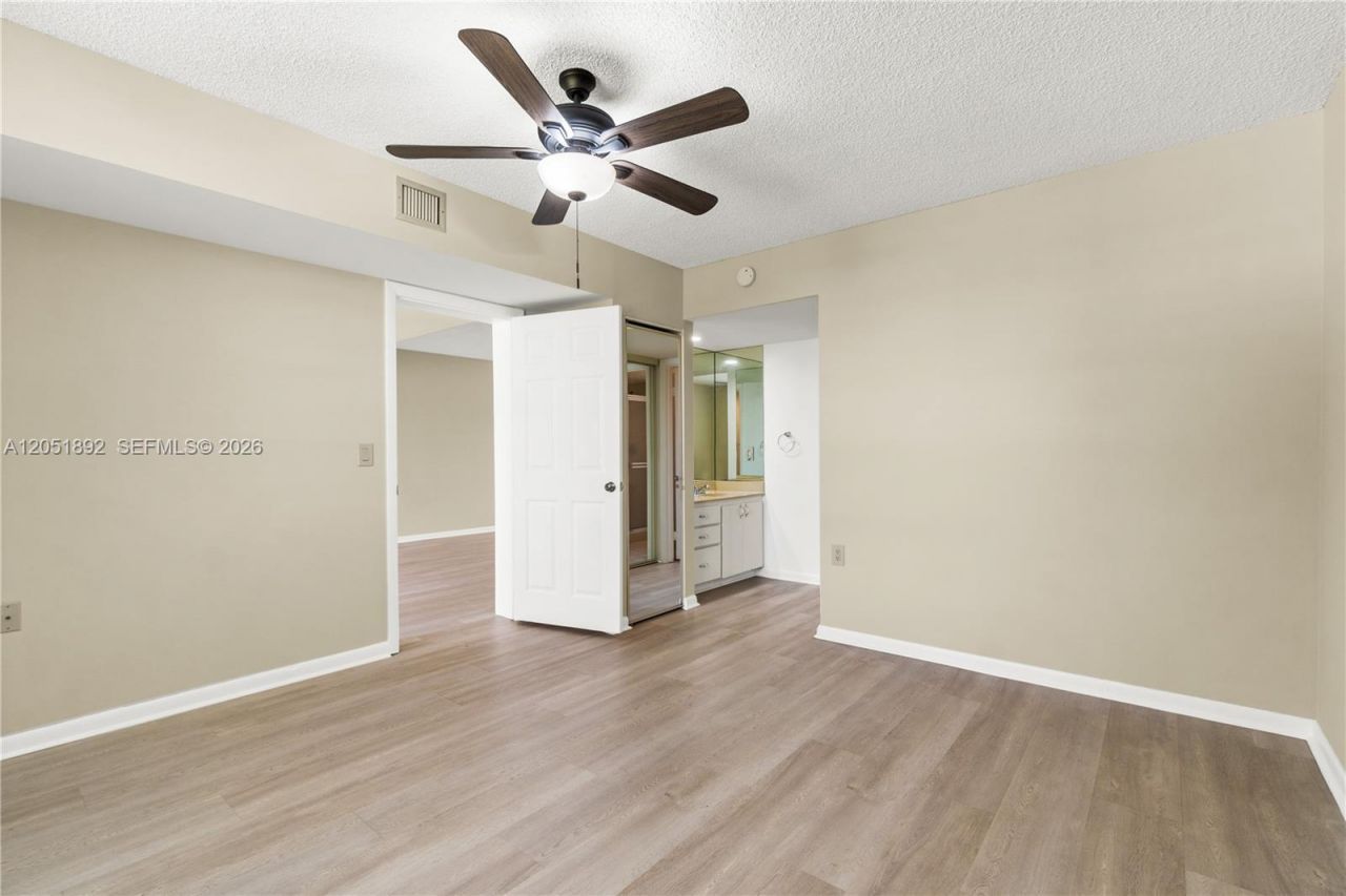 3650 Whitehall Dr , Unit 305, West Palm Beach, FL 33401 Photo