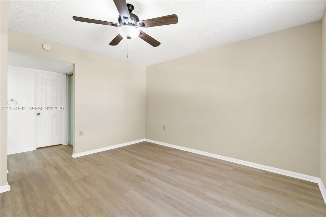 3650 Whitehall Dr , Unit 305, West Palm Beach, FL 33401 Photo