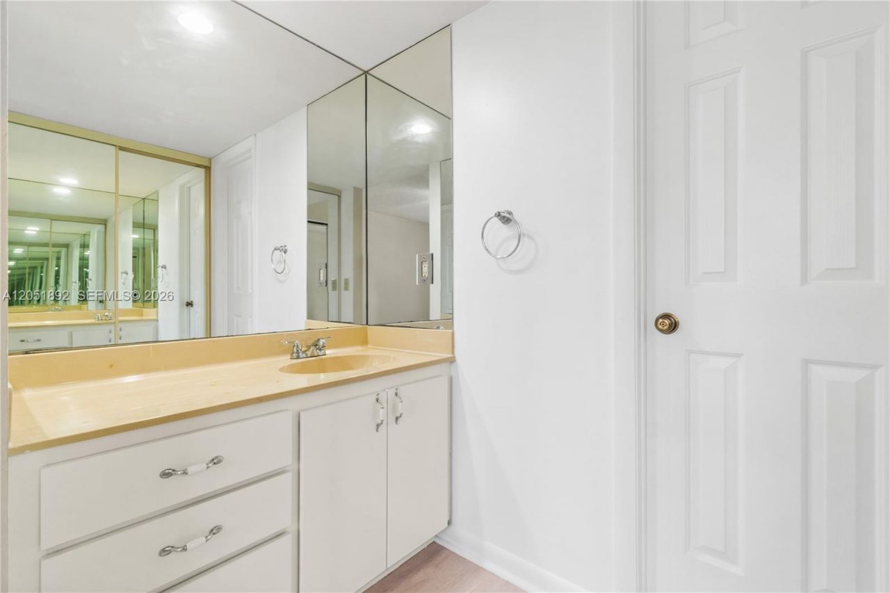 3650 Whitehall Dr , Unit 305, West Palm Beach, FL 33401 Photo