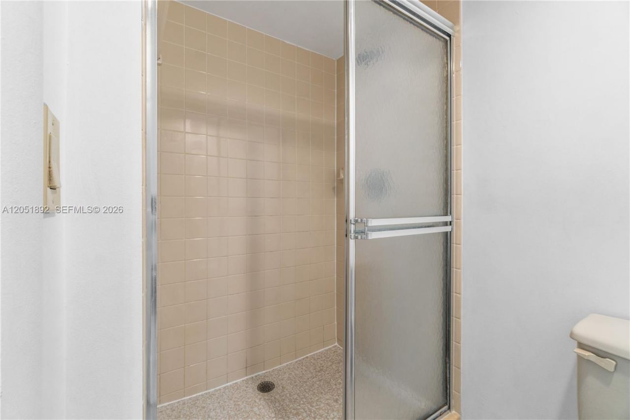 3650 Whitehall Dr , Unit 305, West Palm Beach, FL 33401 Photo
