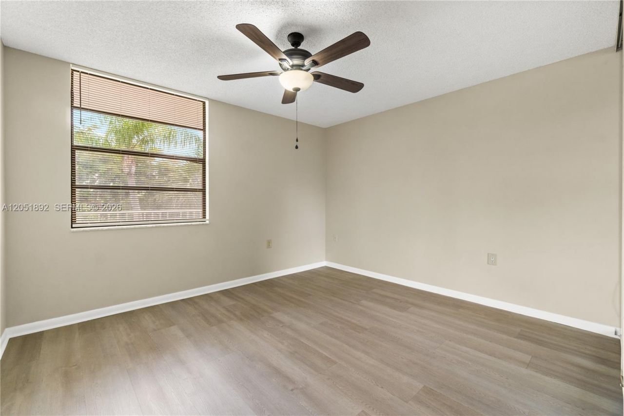 3650 Whitehall Dr , Unit 305, West Palm Beach, FL 33401 Photo