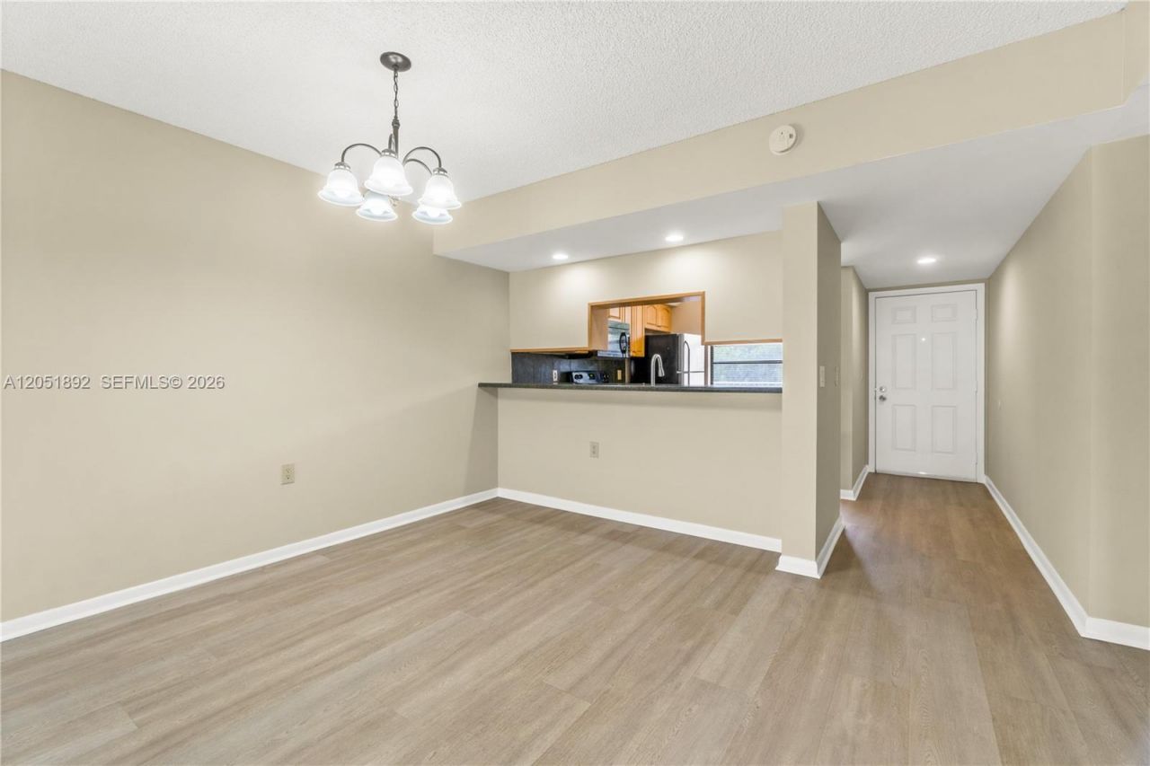 3650 Whitehall Dr , Unit 305, West Palm Beach, FL 33401 Photo