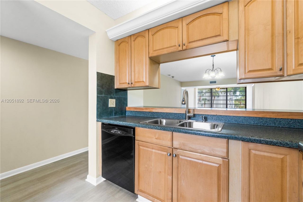 3650 Whitehall Dr , Unit 305, West Palm Beach, FL 33401 Photo