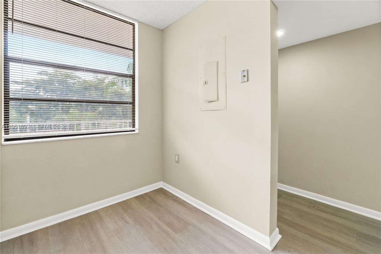 3650 Whitehall Dr , Unit 305, West Palm Beach, FL 33401 Photo