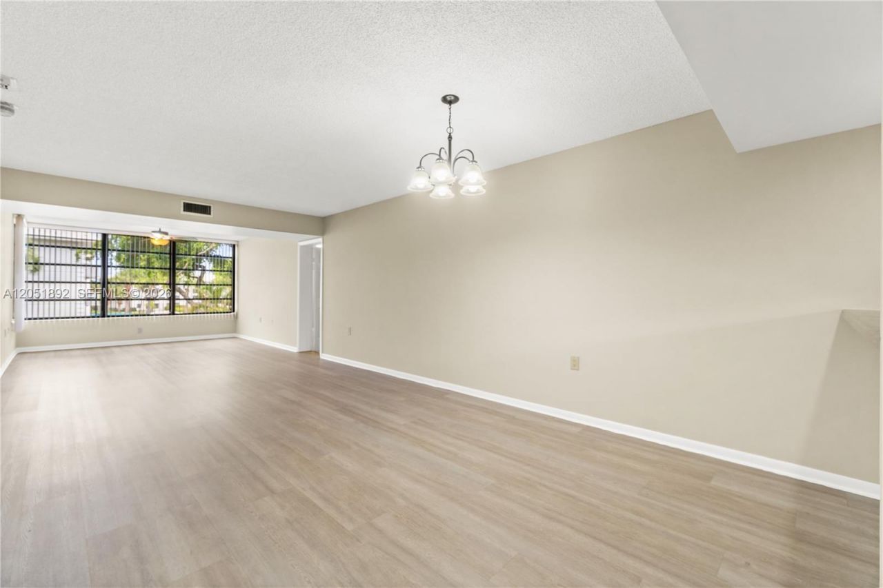 3650 Whitehall Dr , Unit 305, West Palm Beach, FL 33401 Photo