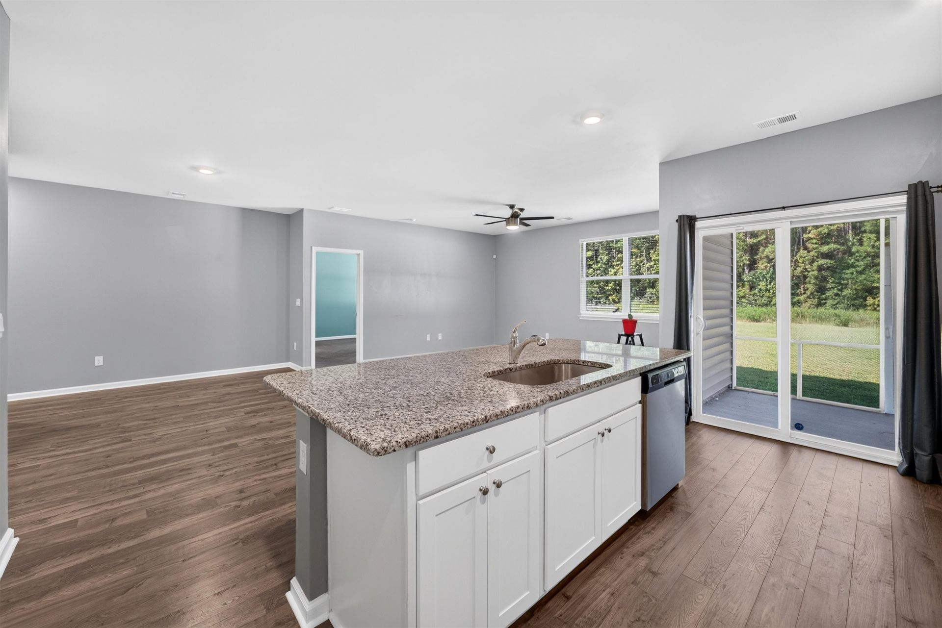 1440 Greenock Ln. Photo 6
