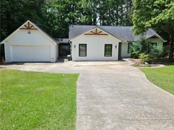 4360 Bullock Bridge Road , Loganville, GA 30052