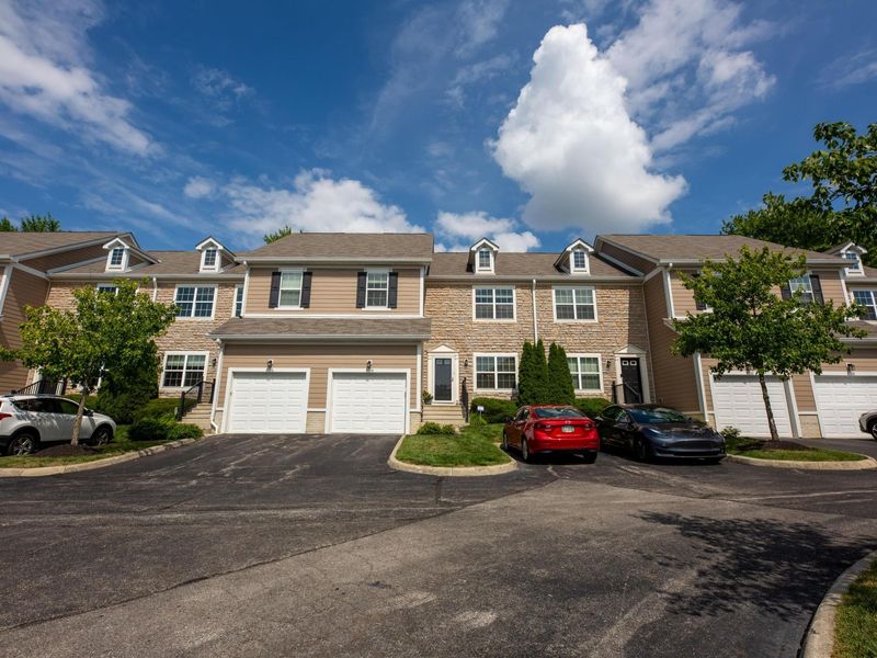 8034 Ravine Run Lane, Columbus, OH 43235 Photo 1