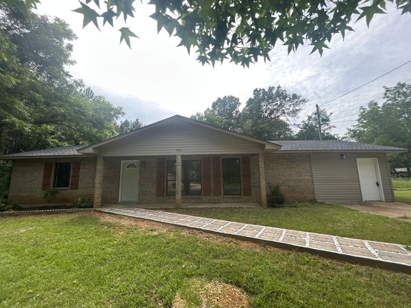 376 Belfontaine St., Houston, MS 38851