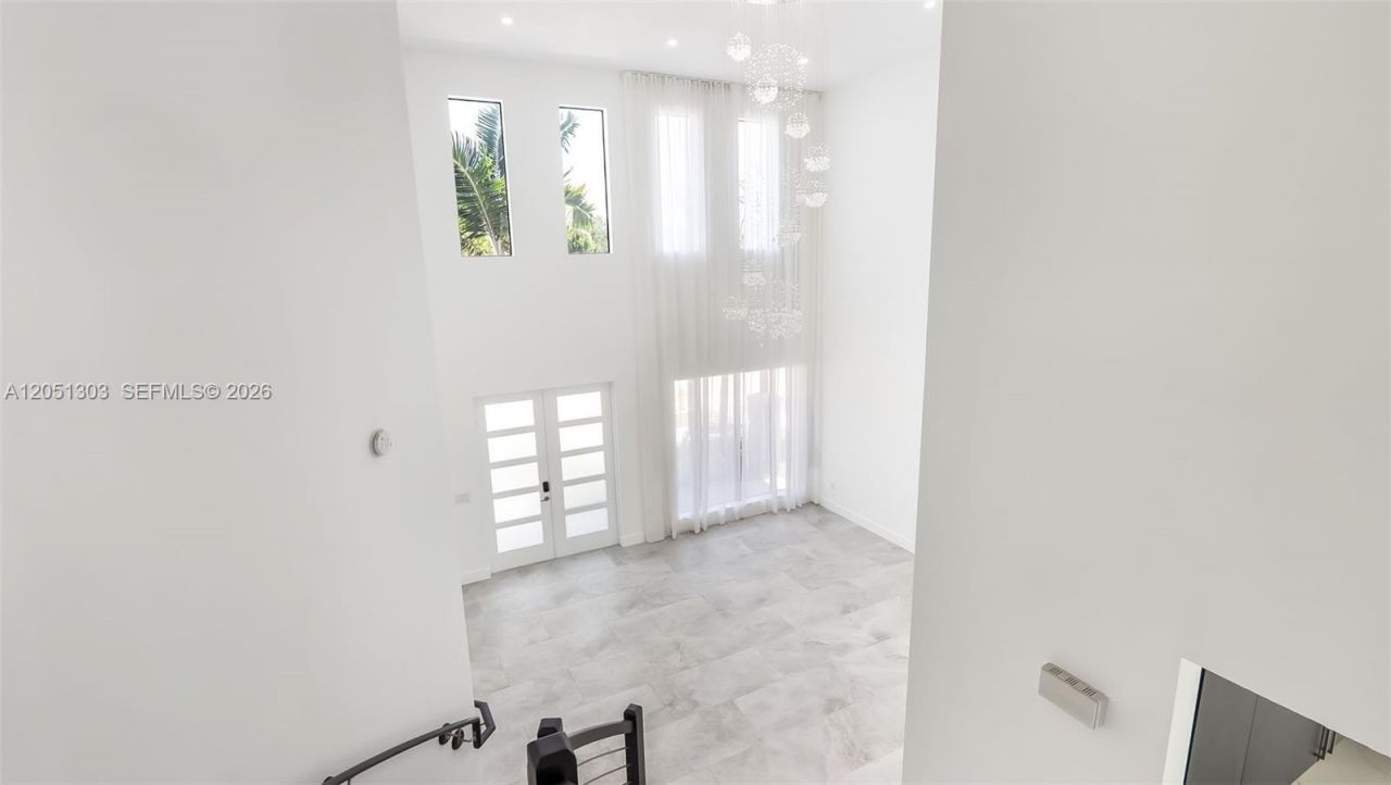 8900 NW 161st Ter, Miami Lakes, FL 33018 Photo