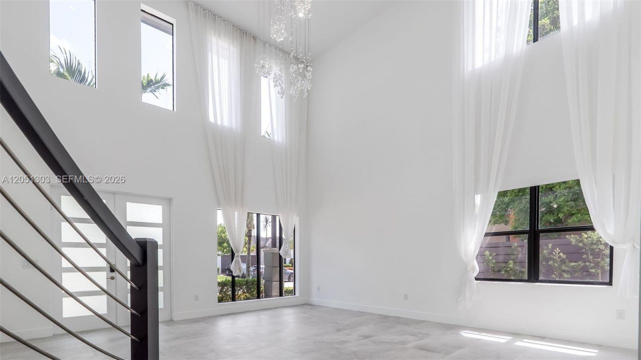 8900 NW 161st Ter, Miami Lakes, FL 33018 Photo