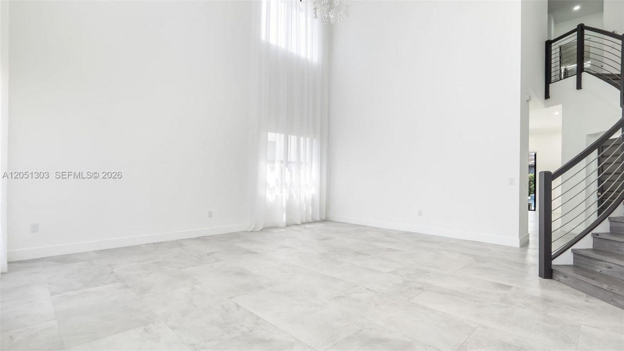 8900 NW 161st Ter, Miami Lakes, FL 33018 Photo