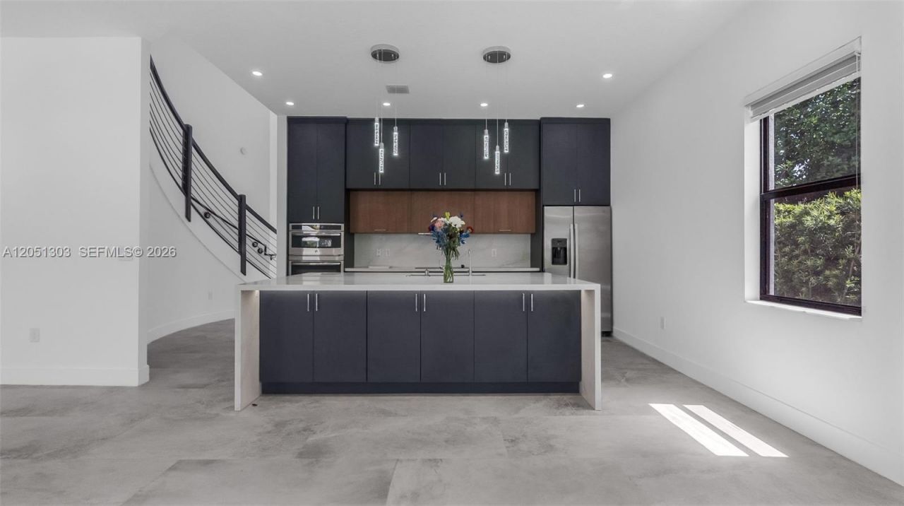 8900 NW 161st Ter, Miami Lakes, FL 33018 Photo