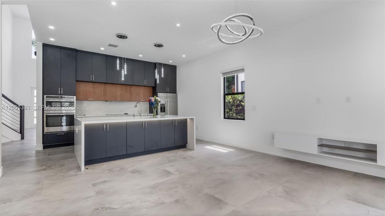 8900 NW 161st Ter, Miami Lakes, FL 33018 Photo