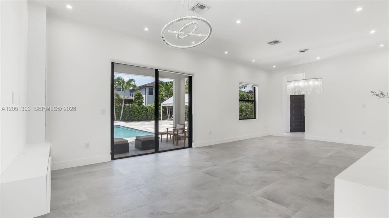 8900 NW 161st Ter, Miami Lakes, FL 33018 Photo