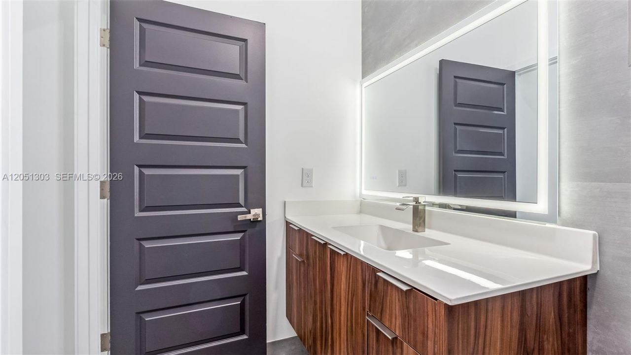 8900 NW 161st Ter, Miami Lakes, FL 33018 Photo